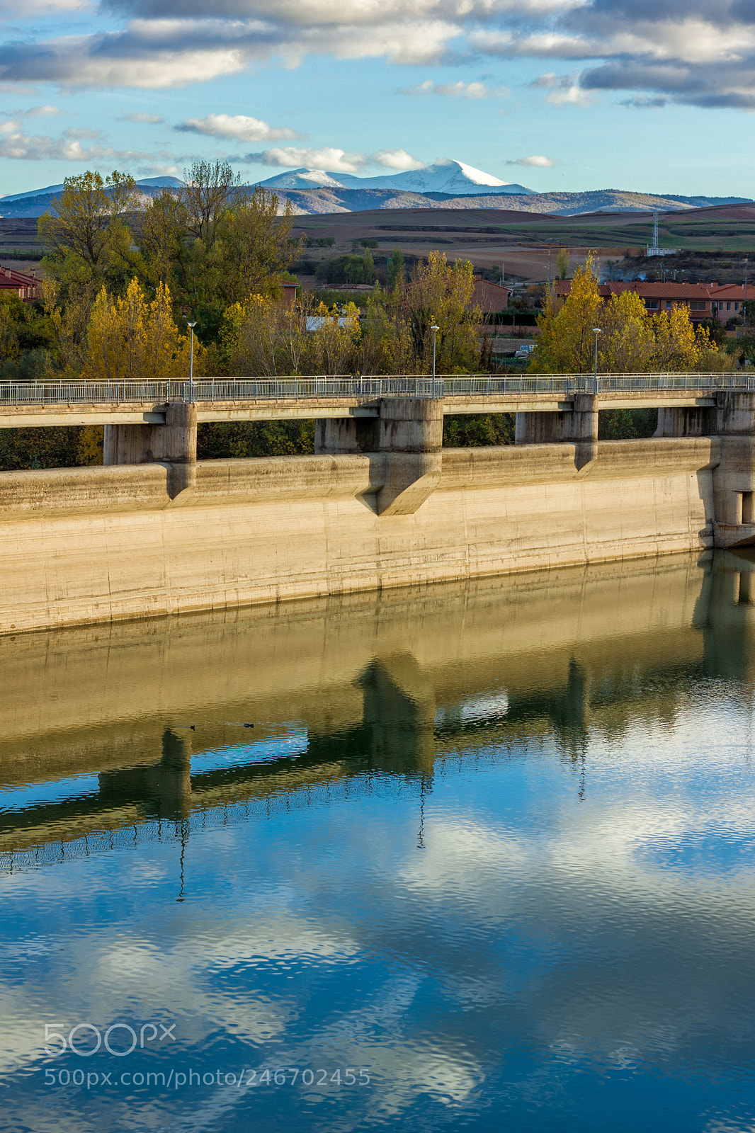 Canon EOS 550D (EOS Rebel T2i / EOS Kiss X4) sample photo. Nieve, presa y reflejos photography
