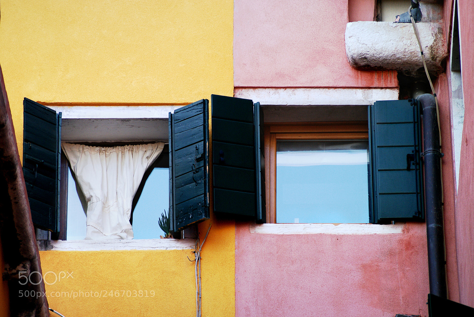 Sony Alpha DSLR-A300 sample photo. Venice building facade half photography