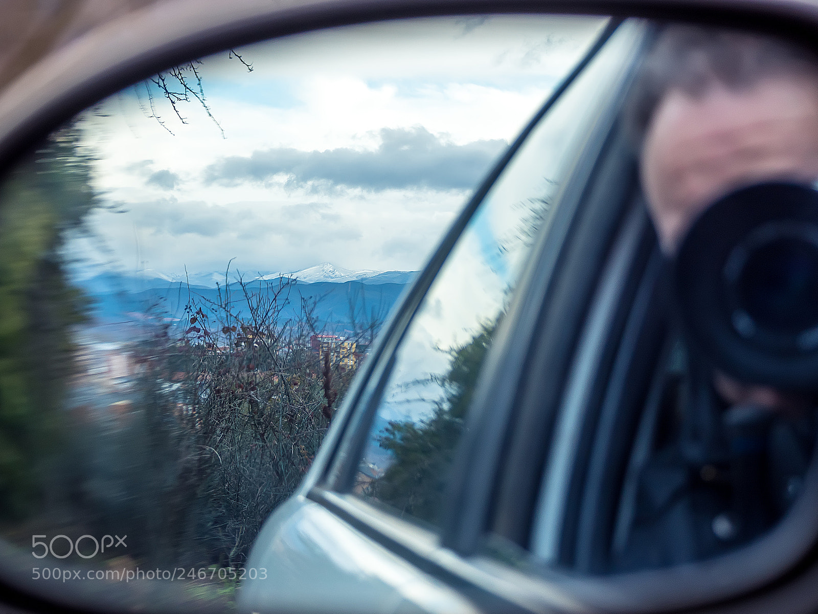 Olympus OM-D E-M5 II sample photo. Naturaleza en coche photography
