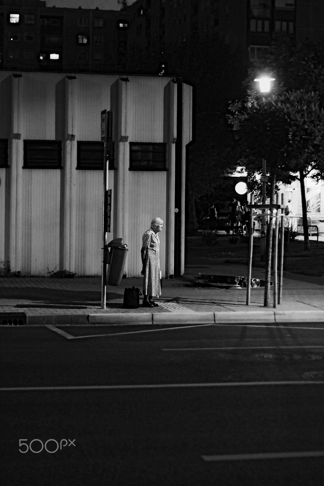 Canon EOS 750D (EOS Rebel T6i / EOS Kiss X8i) sample photo. Lady in the night photography