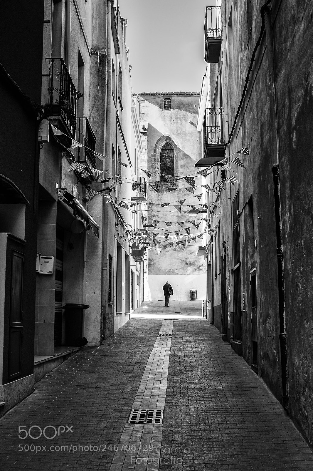 Fujifilm X-T1 sample photo. Walk from dark to photography