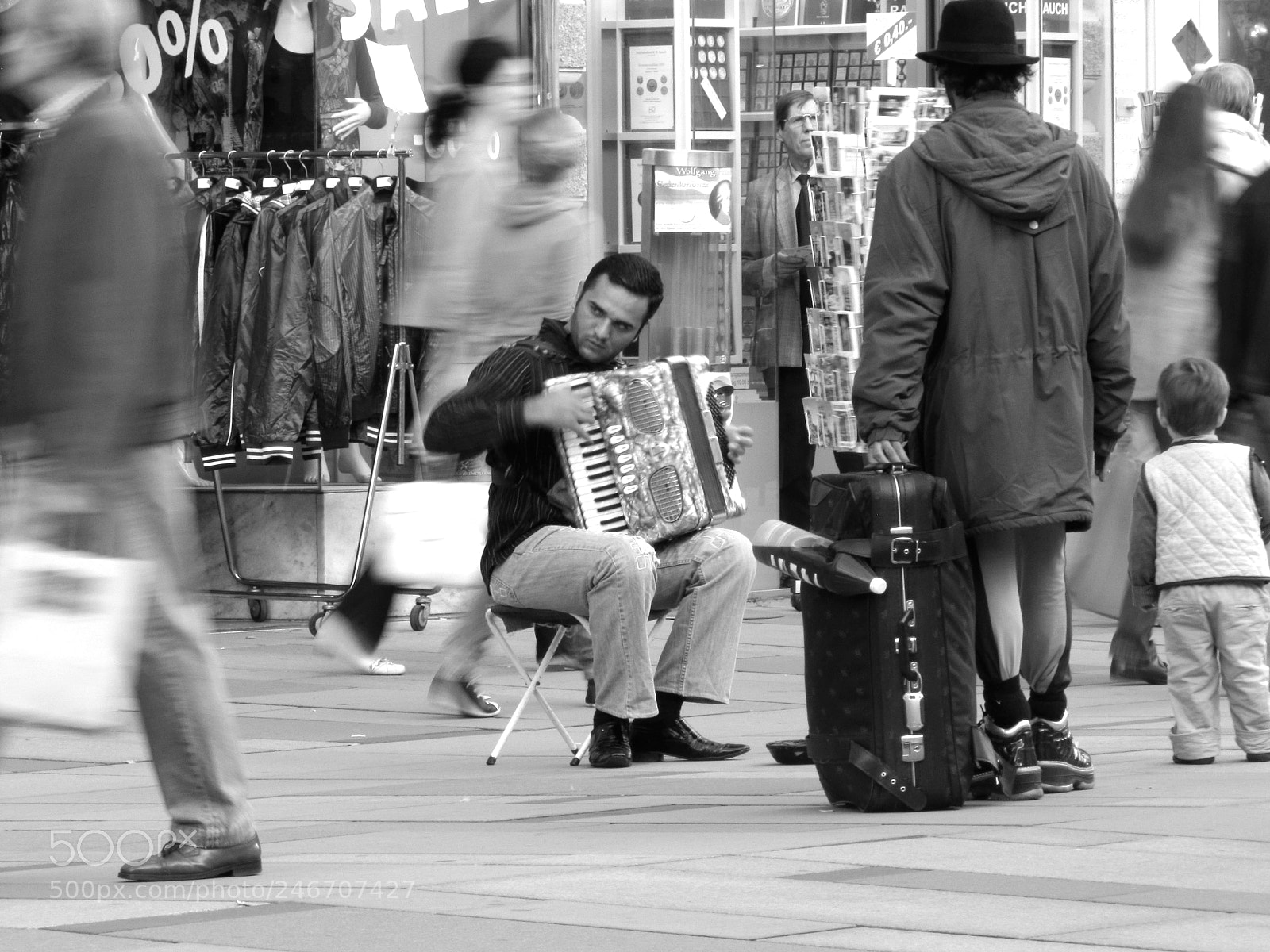 Canon PowerShot SX20 IS sample photo. Street music in vienna photography