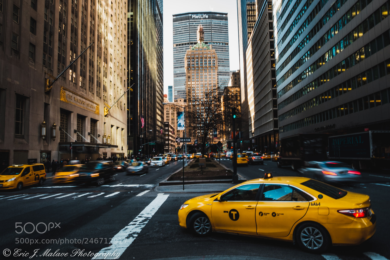 Fujifilm X-T10 sample photo. Park avenue traffic photography
