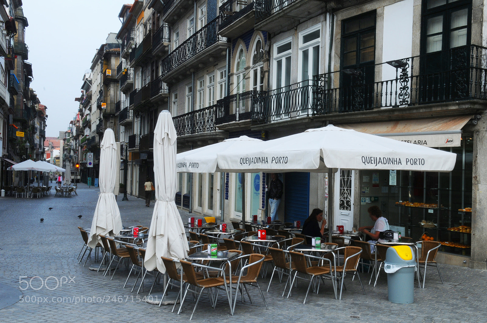 Nikon D300 sample photo. Sidewalk cafe photography