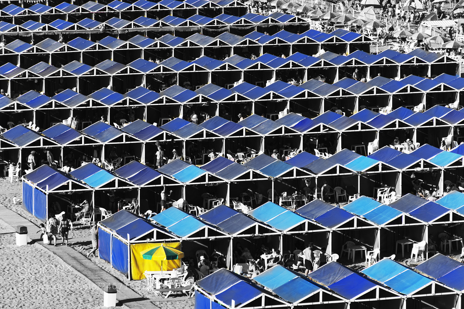 Nikon D7200 sample photo. Tents on the beach photography