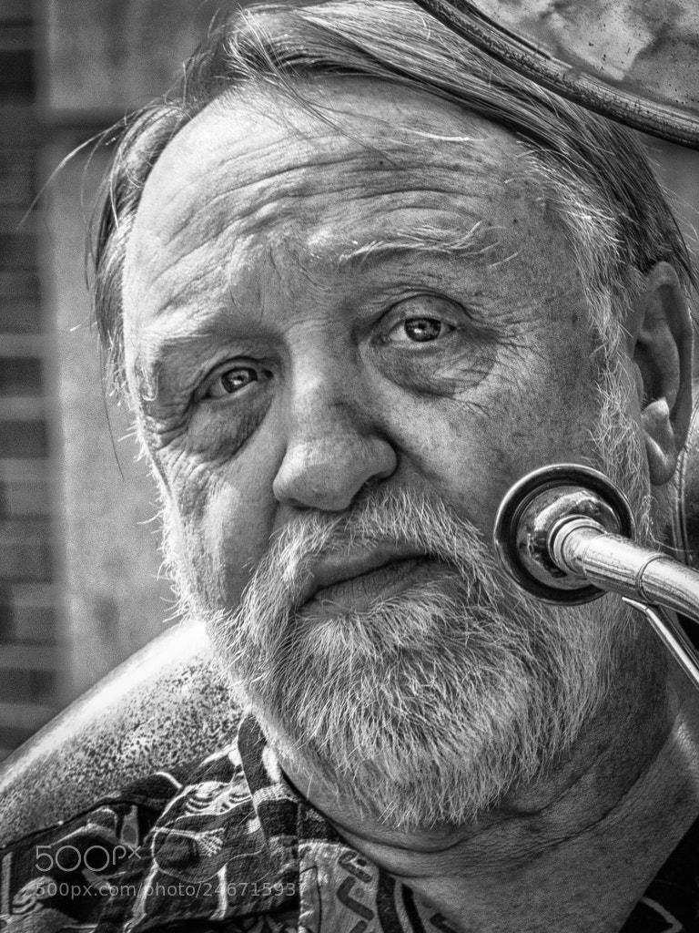 Olympus OM-D E-M5 II sample photo. The tuba player photography