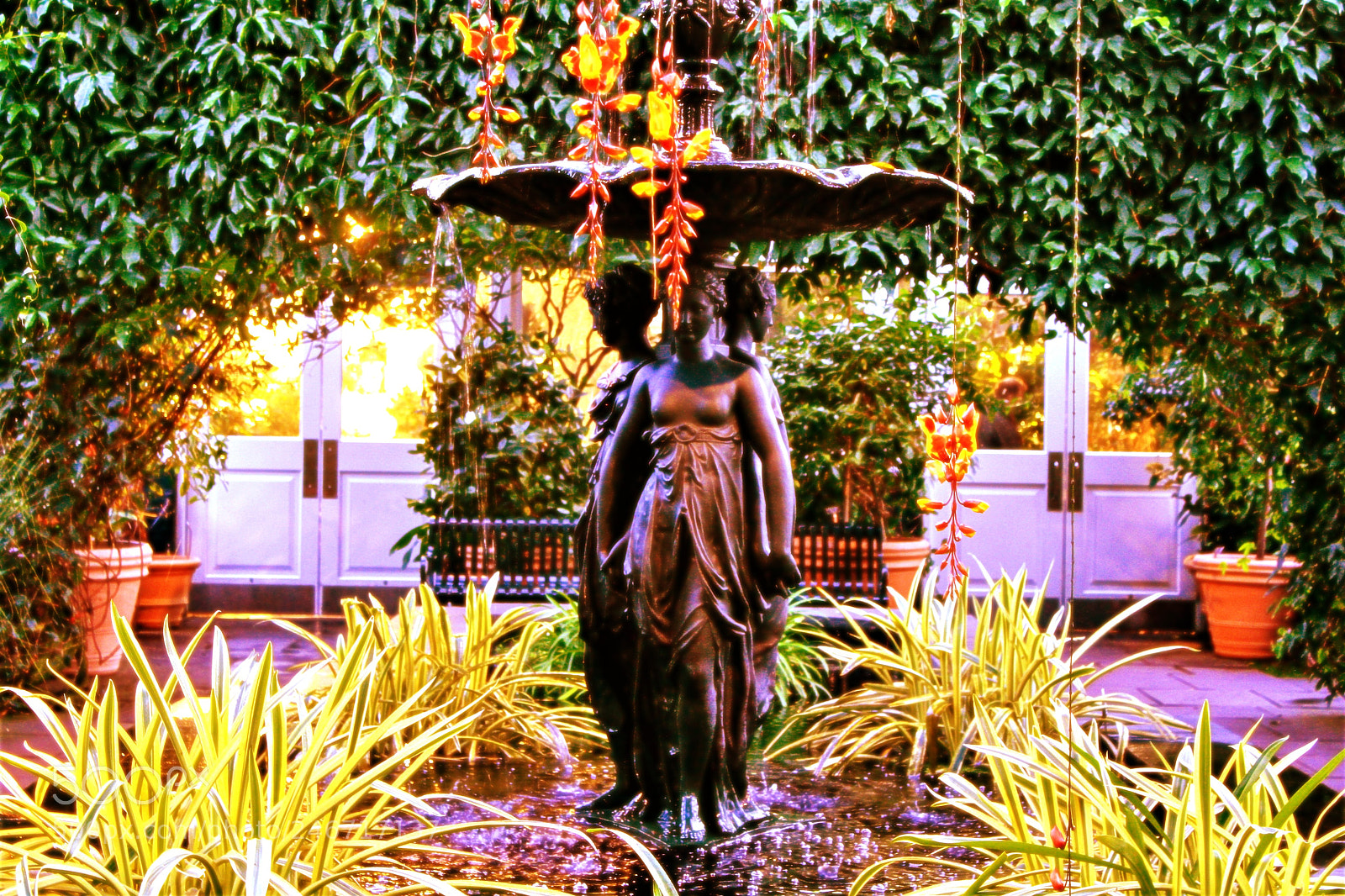 Canon EOS 1000D (EOS Digital Rebel XS / EOS Kiss F) sample photo. Fountain in garden paradise photography