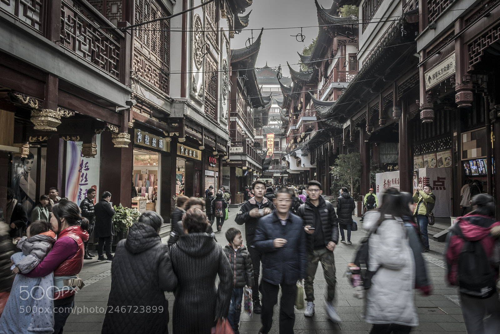 Nikon D800 sample photo. Shopper tourists in shanghai photography
