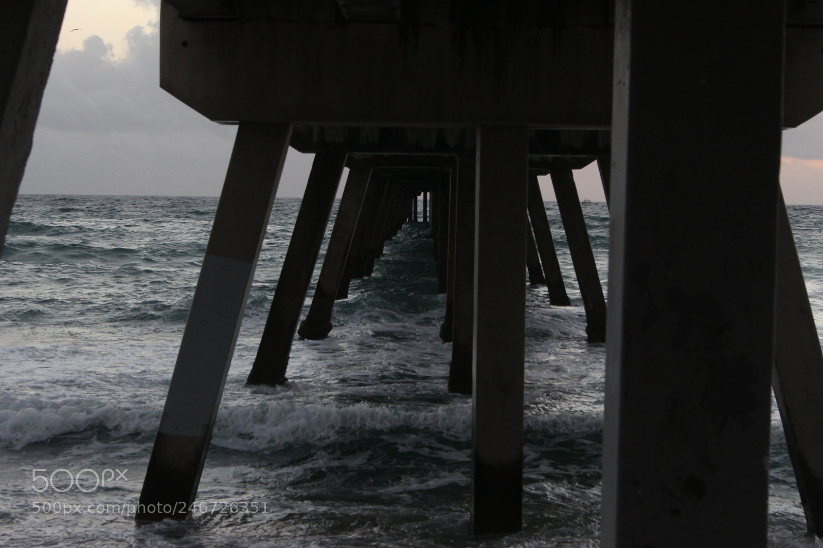 Canon EOS 700D (EOS Rebel T5i / EOS Kiss X7i) sample photo. Under the pier photography