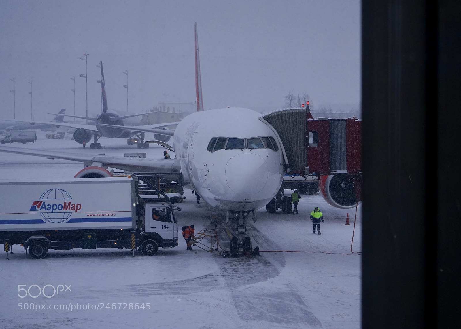 Sony a7 sample photo. Heavy snow in moscow photography