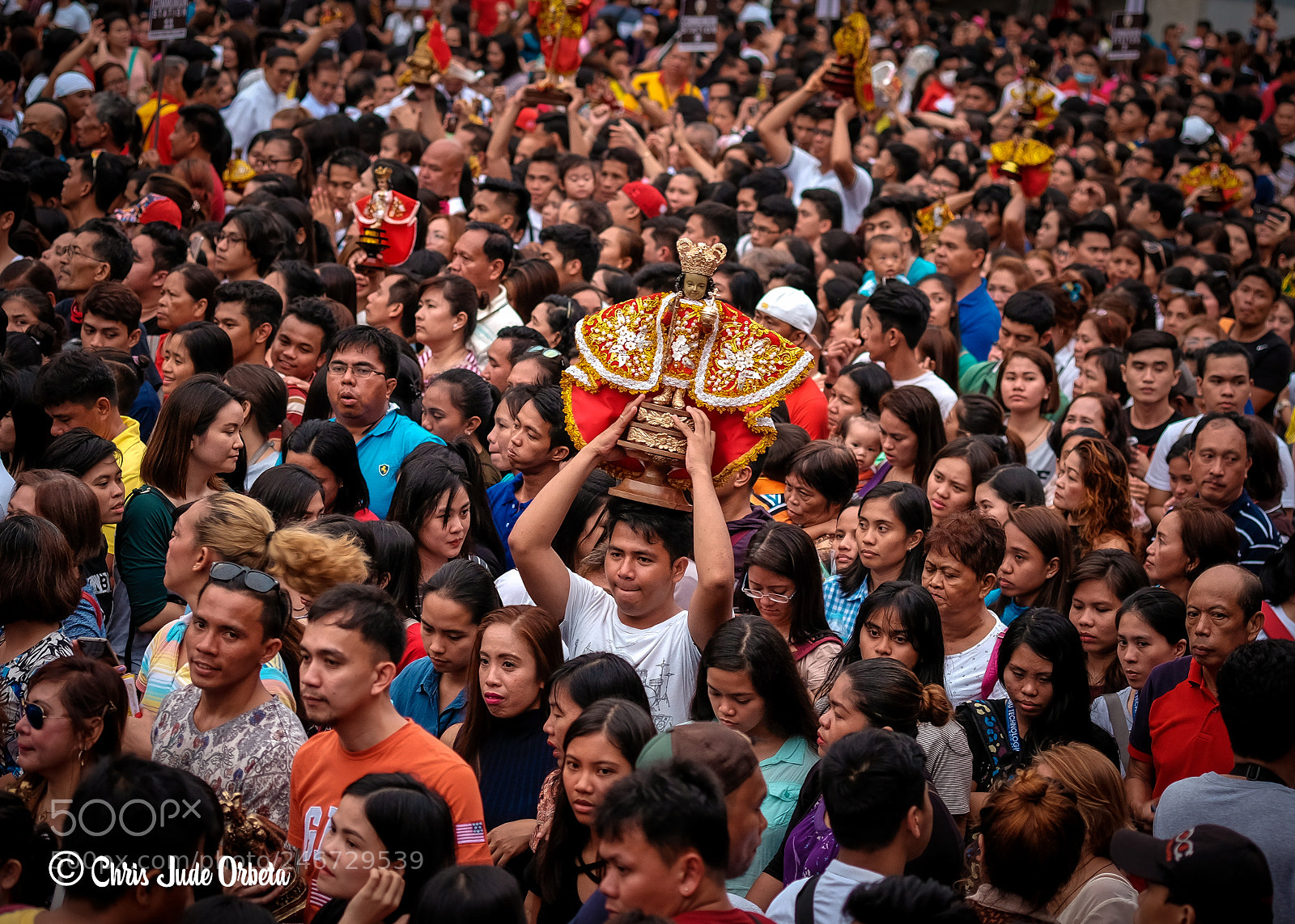 Fujifilm X-T10 sample photo. Sinulog festival crowd photography