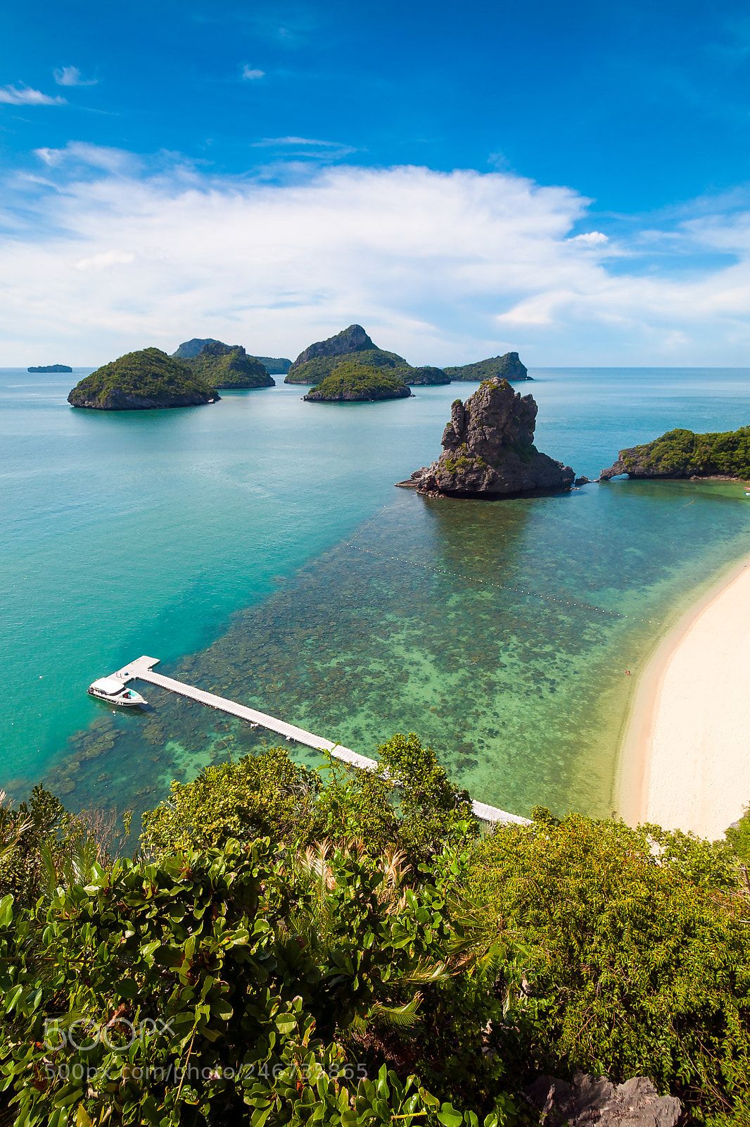 Nikon D5000 sample photo. Jetty and islets koh photography