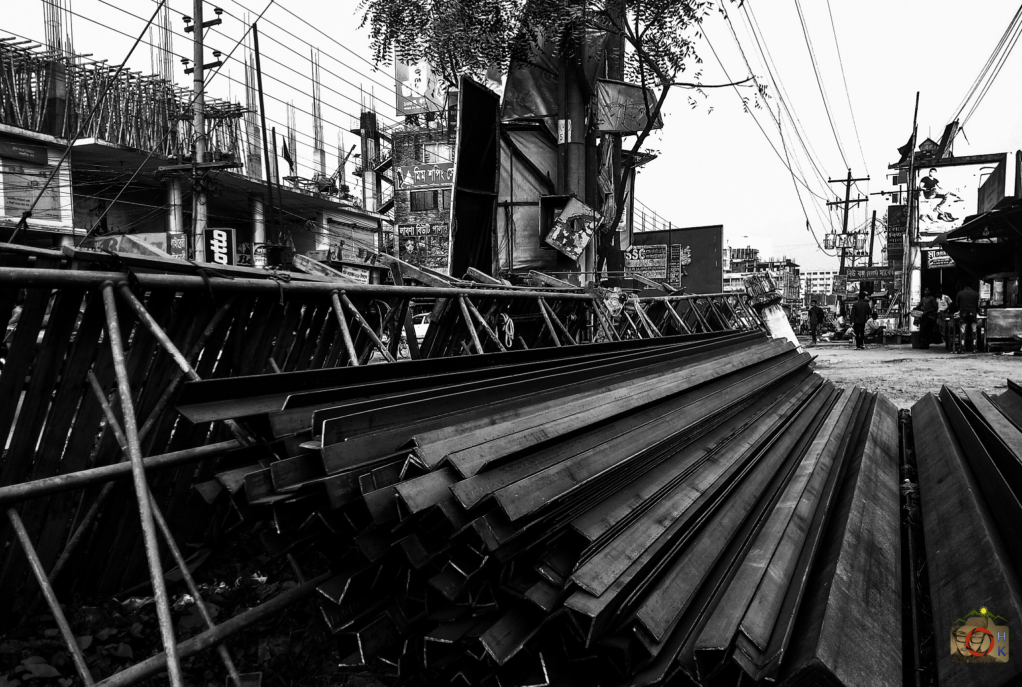 Symphony R100 sample photo. Different street photography