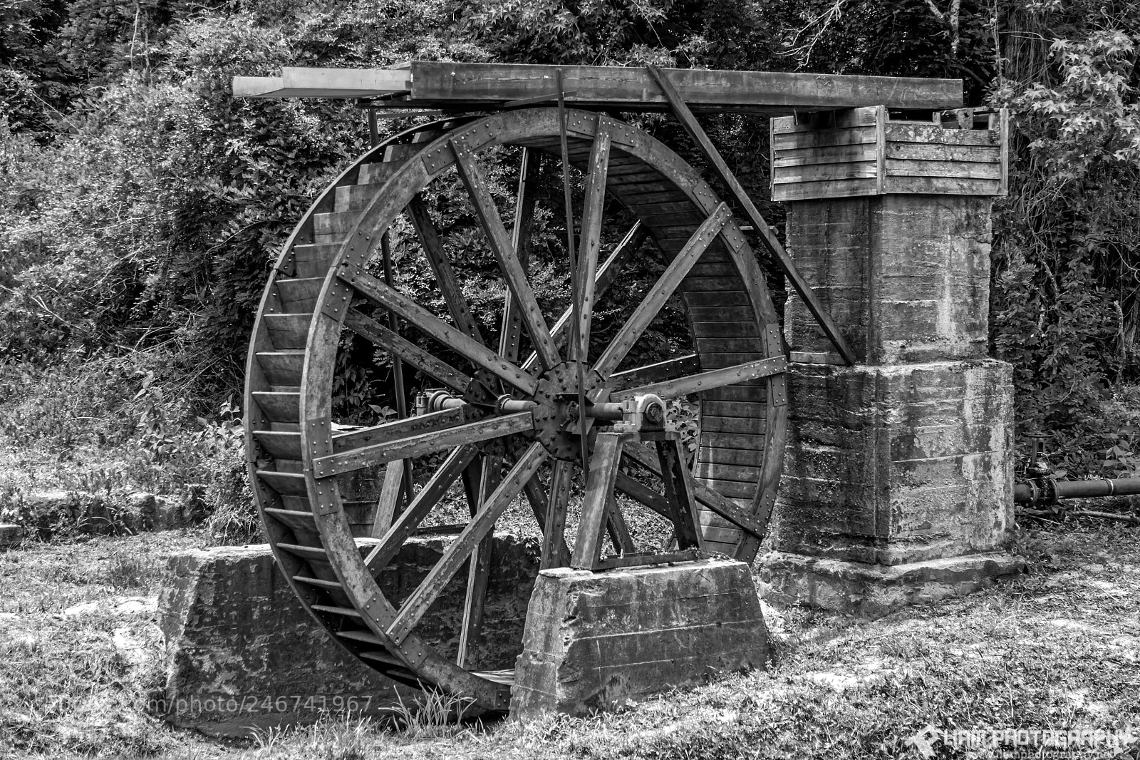 Canon EOS 5D sample photo. Old waterwheel photography