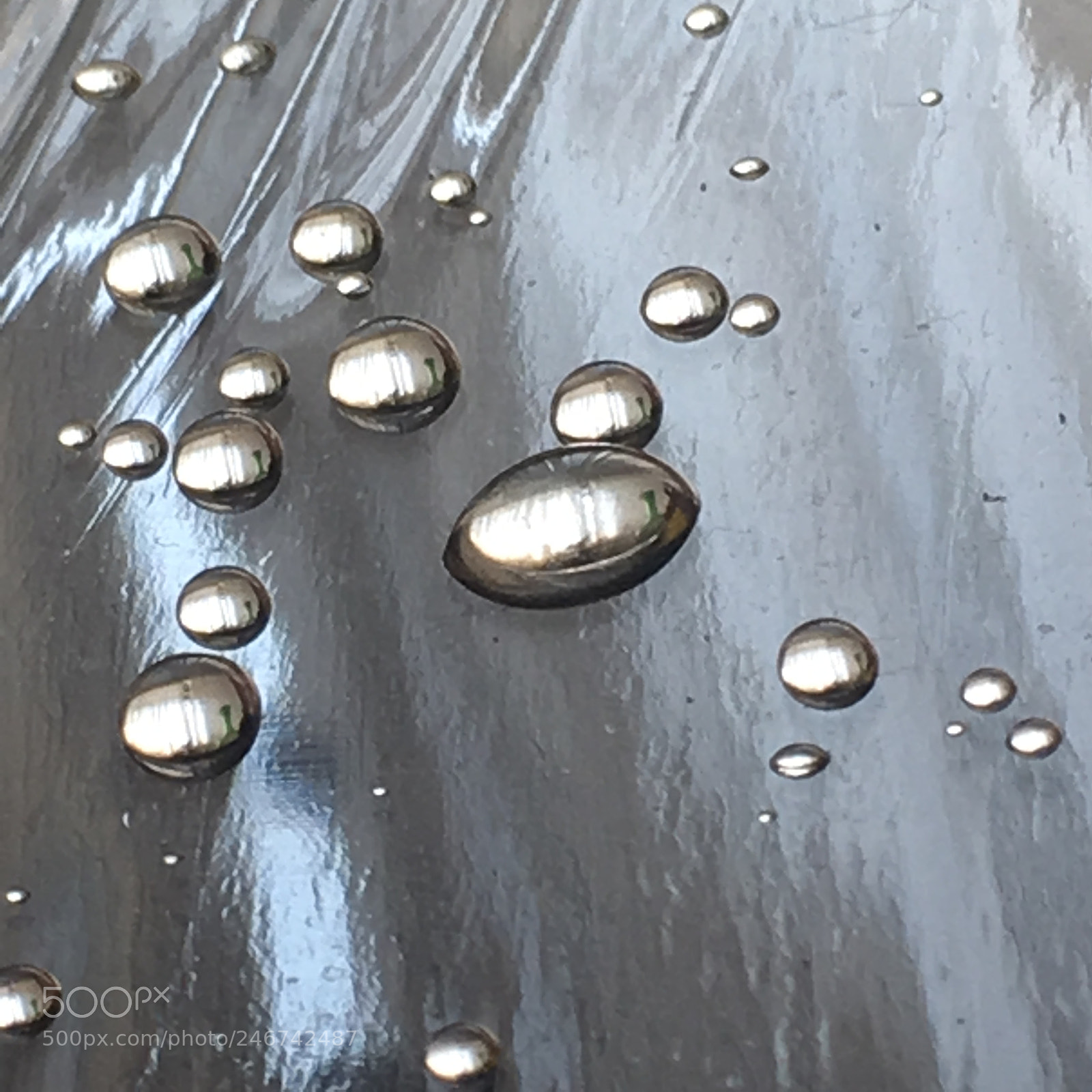 Apple iPhone SE sample photo. Drops water on a photography