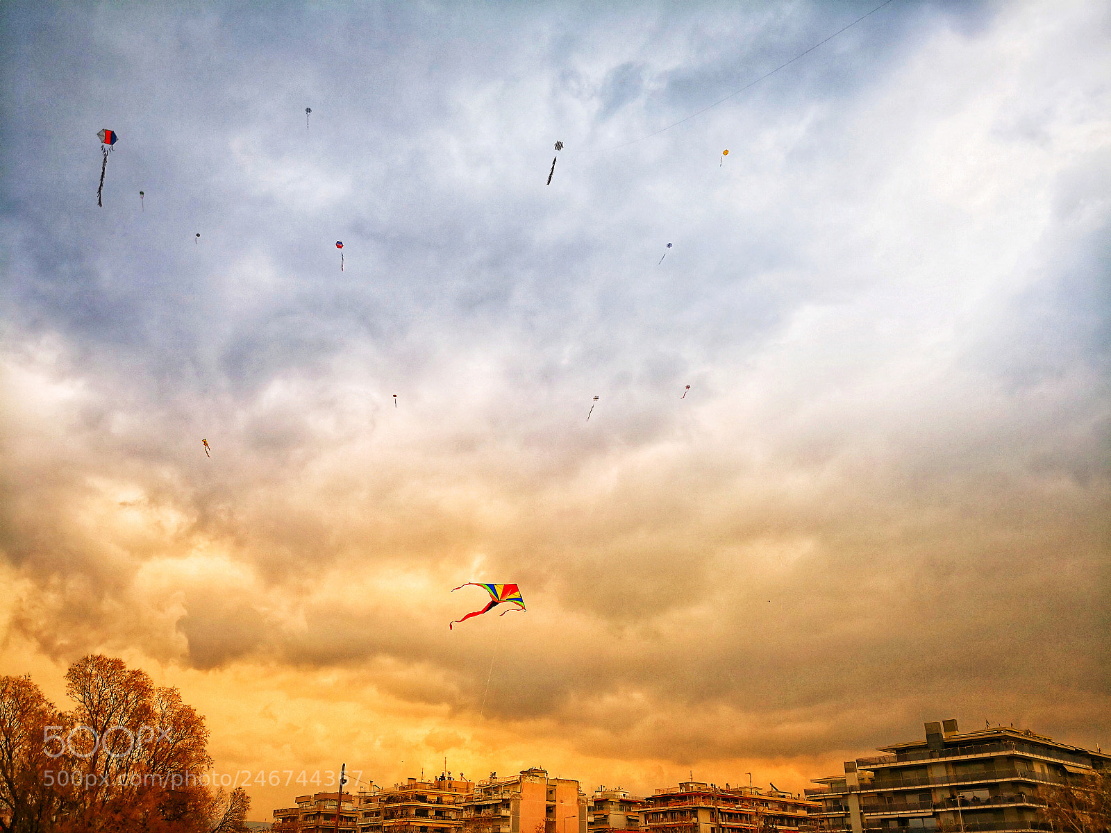 HUAWEI Mate 10 Pro sample photo. Kites festival in thessaloniki photography