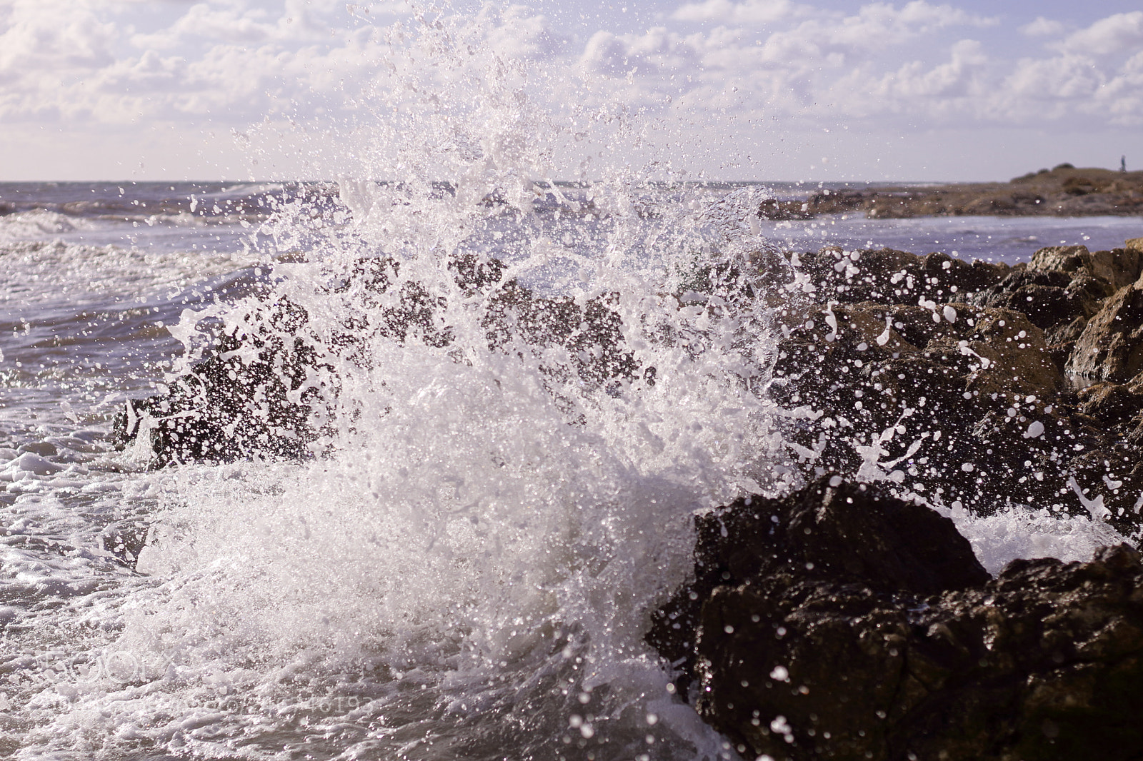 Canon EOS 1300D (EOS Rebel T6 / EOS Kiss X80) + Canon EF 50mm F1.8 STM sample photo. Wave crash photography