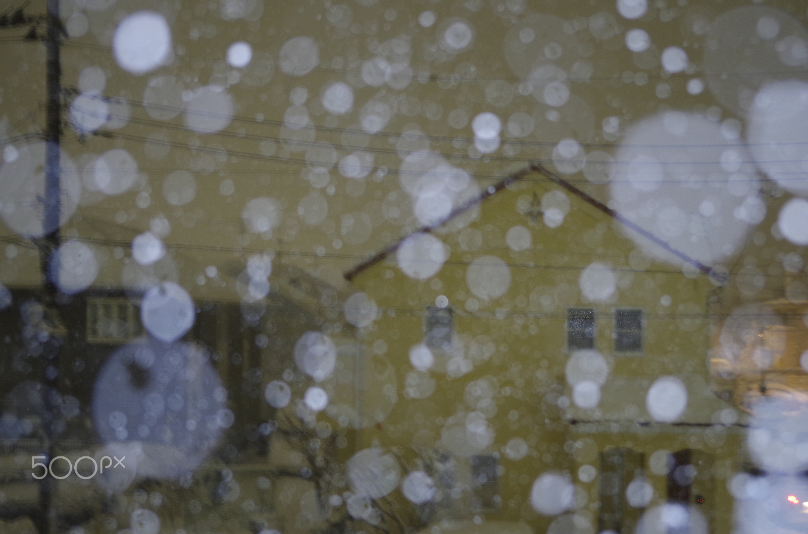 smc PENTAX-DA L 18-55mm F3.5-5.6 sample photo. Snow falls in the night photography