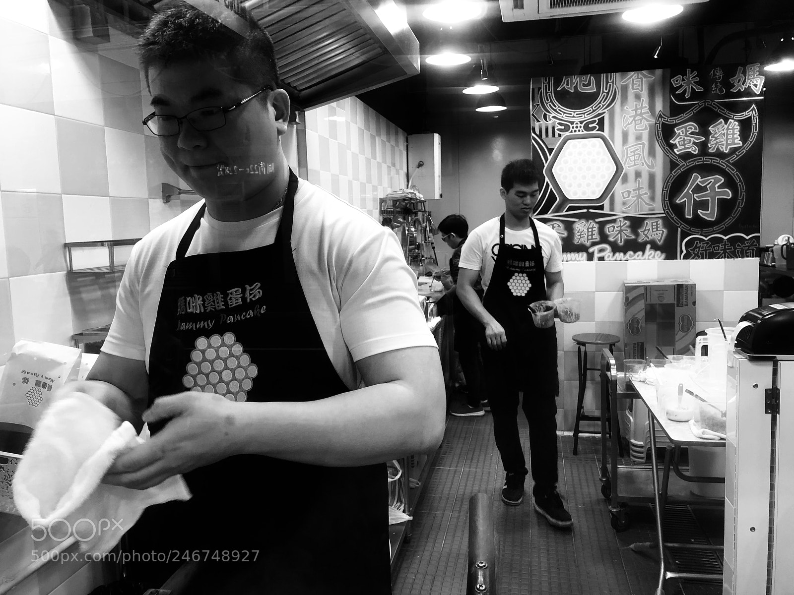 Apple iPhone 8 Plus sample photo. Kitchen making famous hong photography