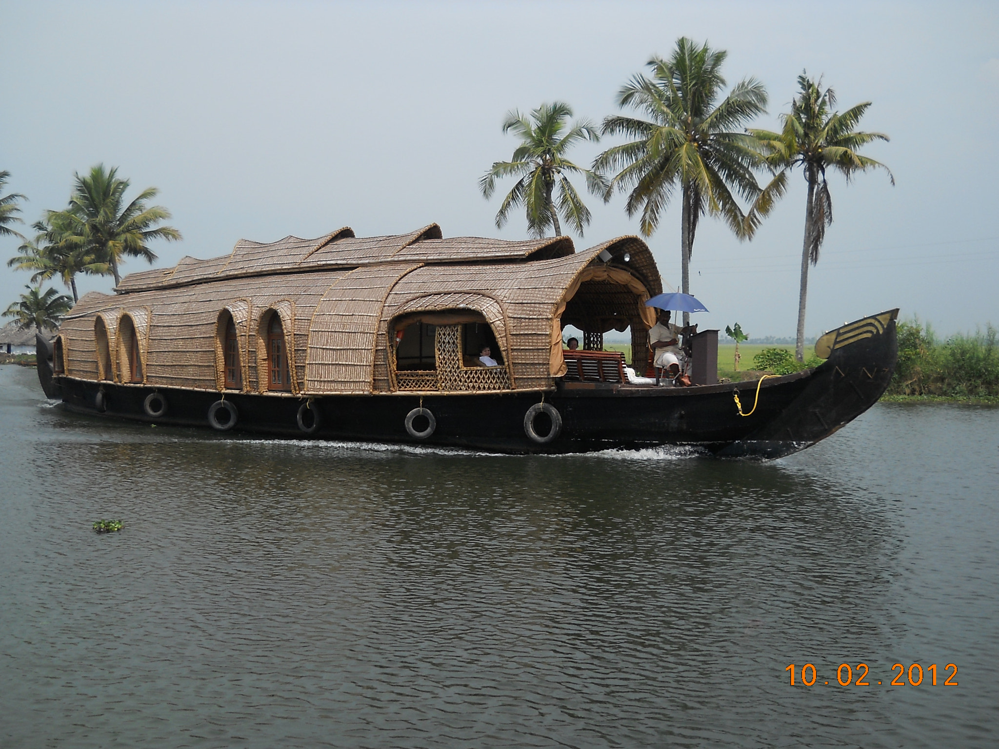 Nikon Coolpix L21 sample photo. House boat photography