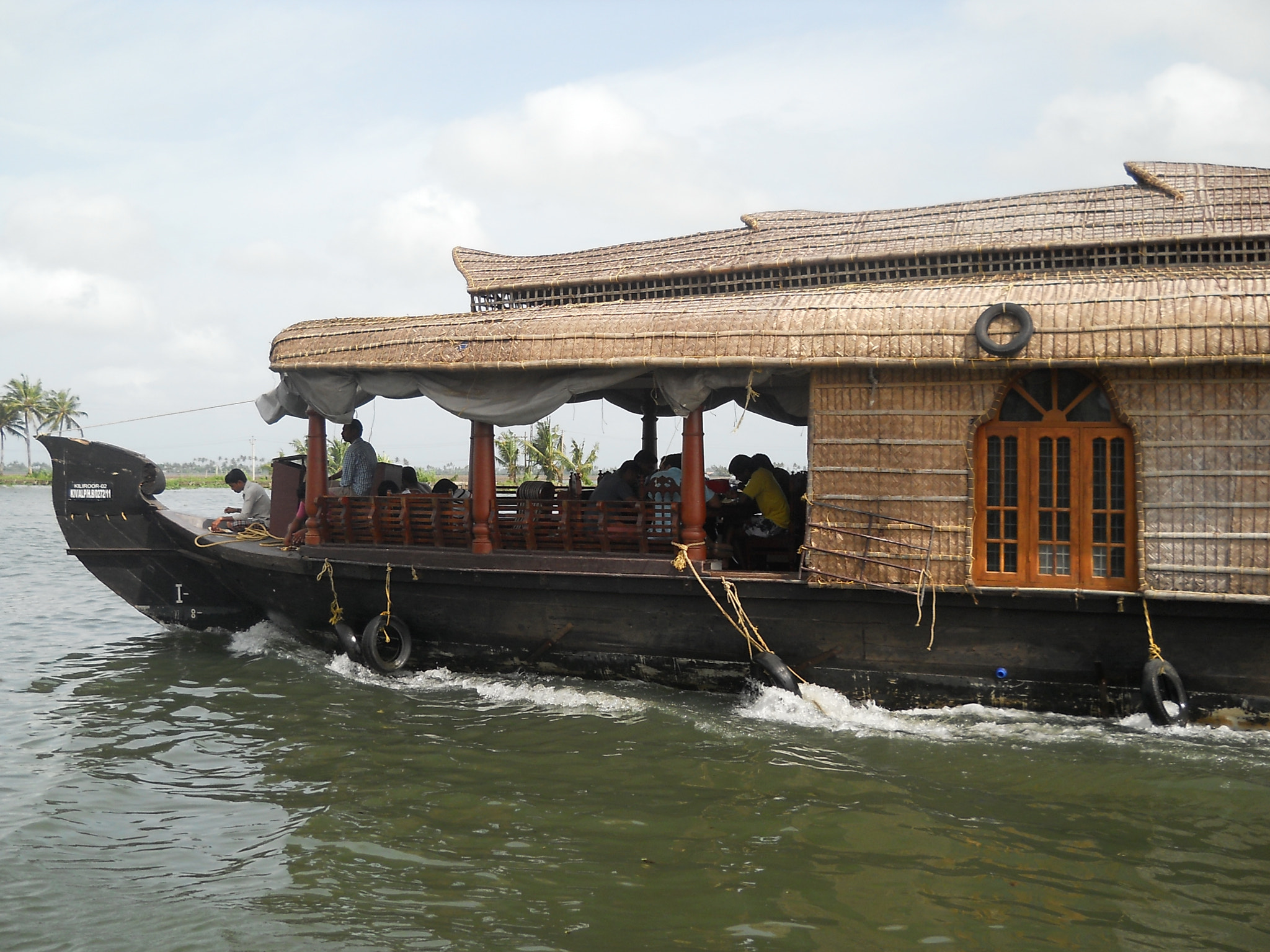 Nikon Coolpix L21 sample photo. House boat photography