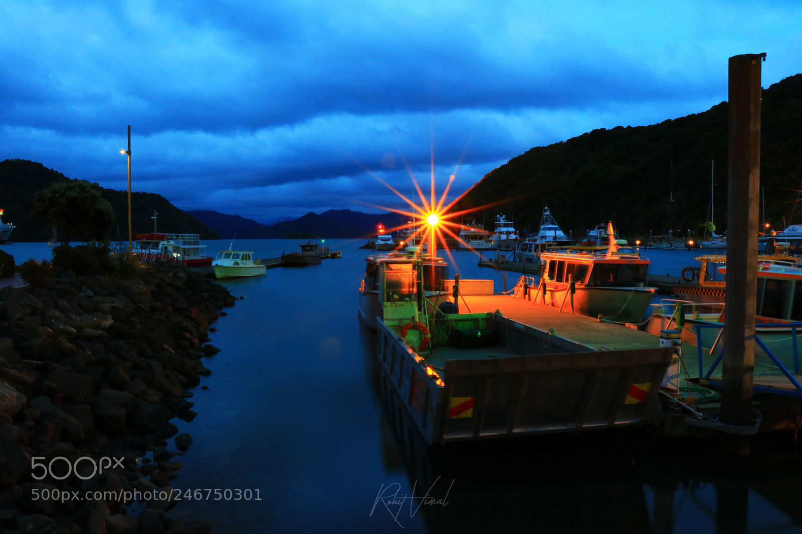 Canon EOS 750D (EOS Rebel T6i / EOS Kiss X8i) sample photo. Star on a boat photography