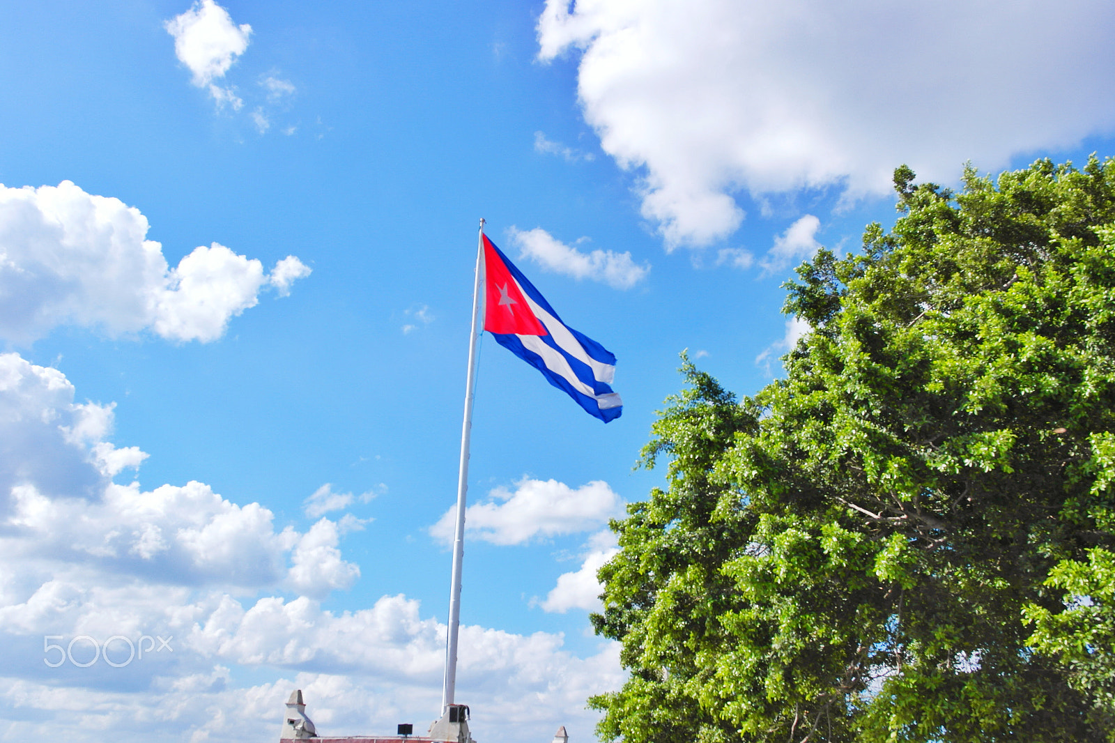 Samsung NX1100 sample photo. Cuban flag in the wind near havanna photography