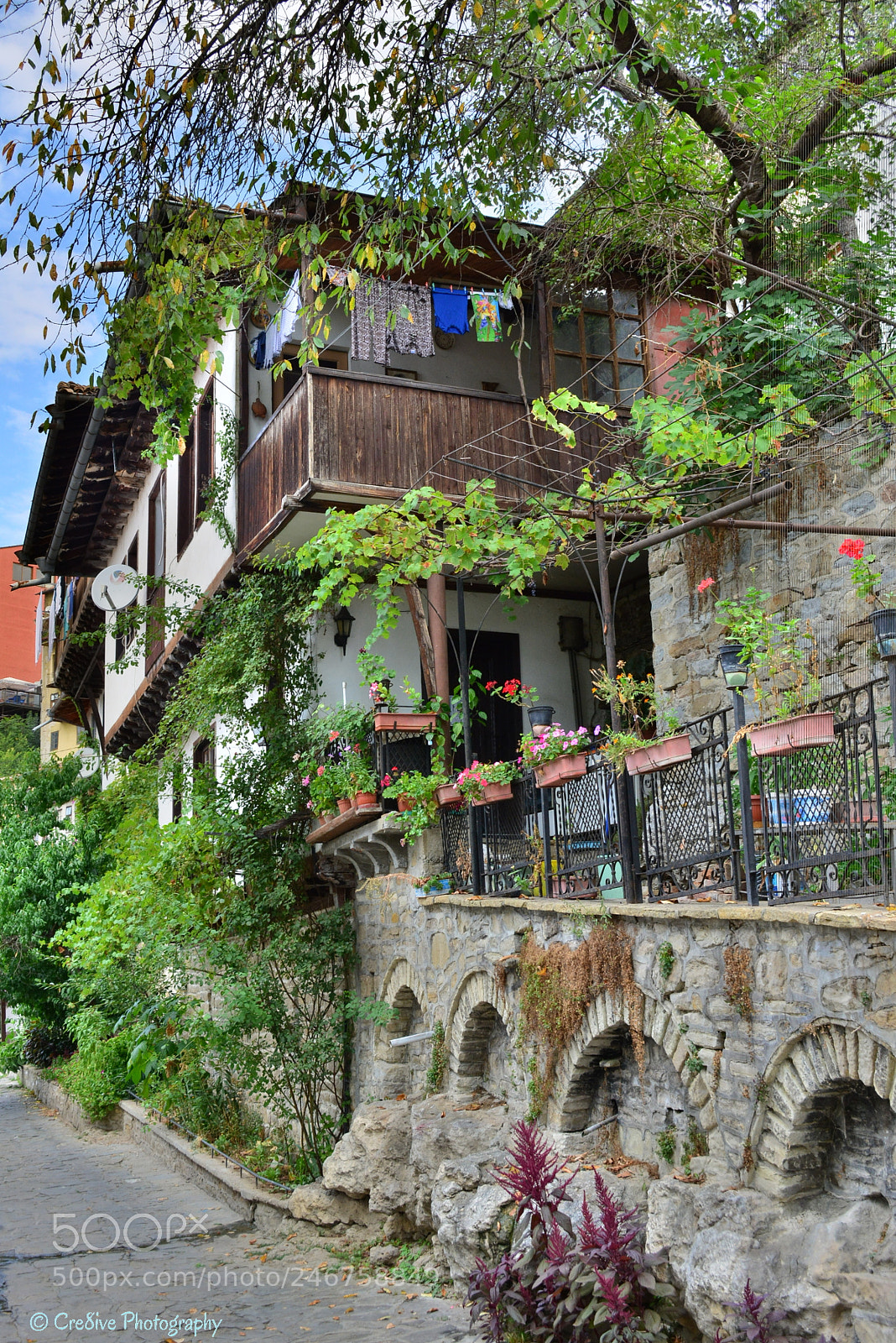 Nikon D5200 sample photo. Exploring the backstreets of photography