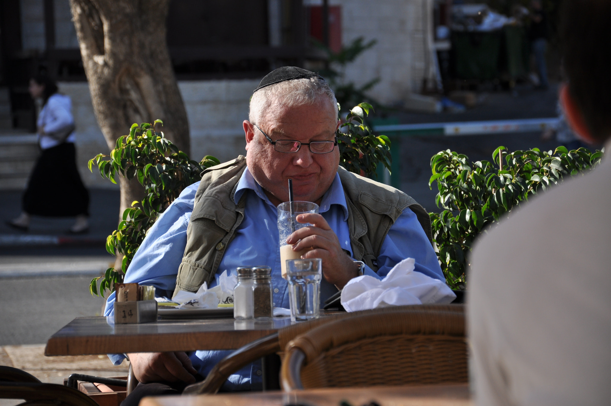 Nikon D5000 sample photo. Enjoying his breakfast photography