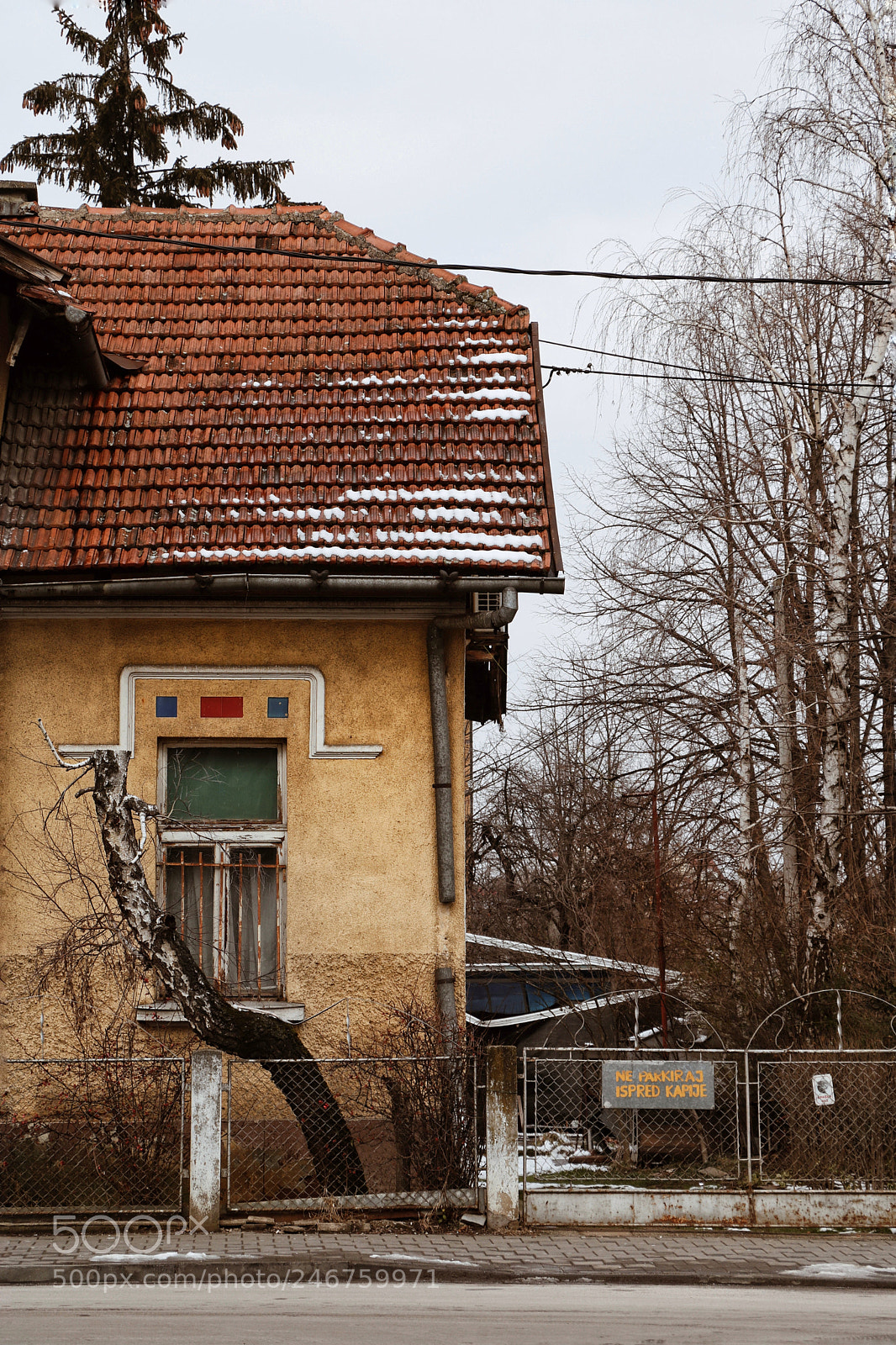 Canon EOS 750D (EOS Rebel T6i / EOS Kiss X8i) sample photo. Old house photography