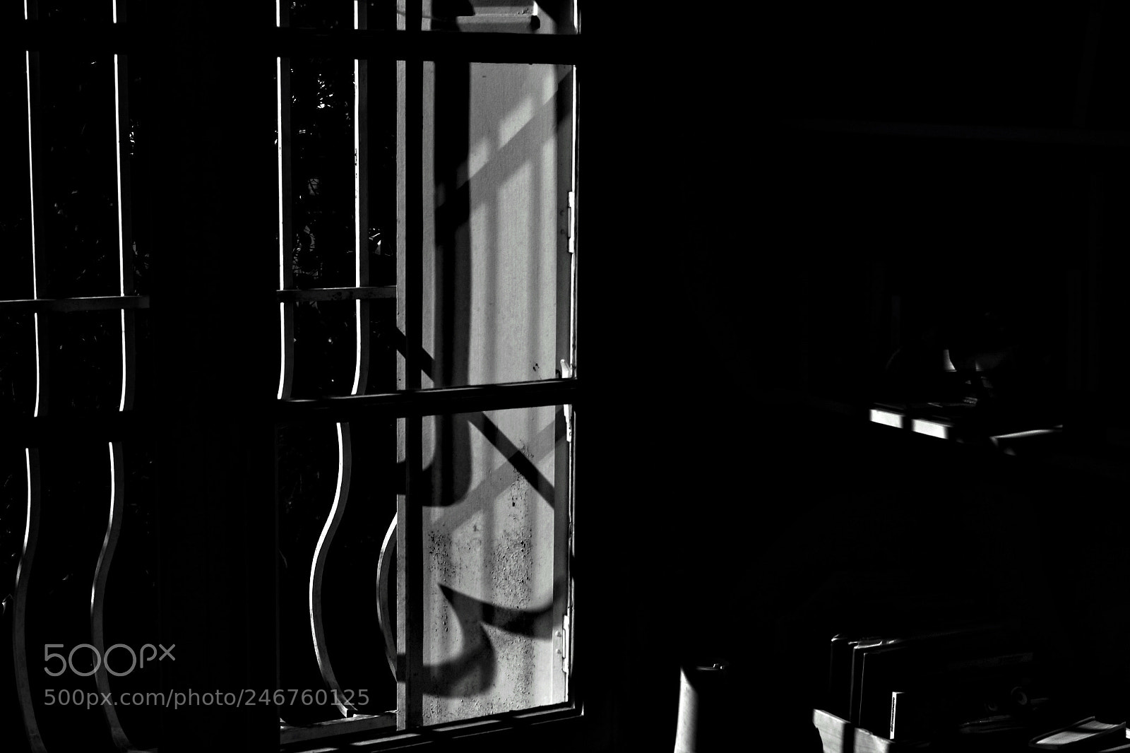 Canon EOS 1300D (EOS Rebel T6 / EOS Kiss X80) sample photo. Lumière noir photography