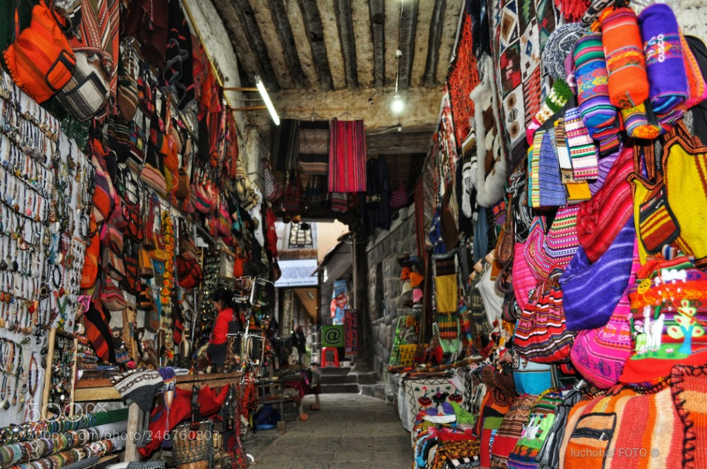 Nikon D5000 sample photo. Tiendas... photography