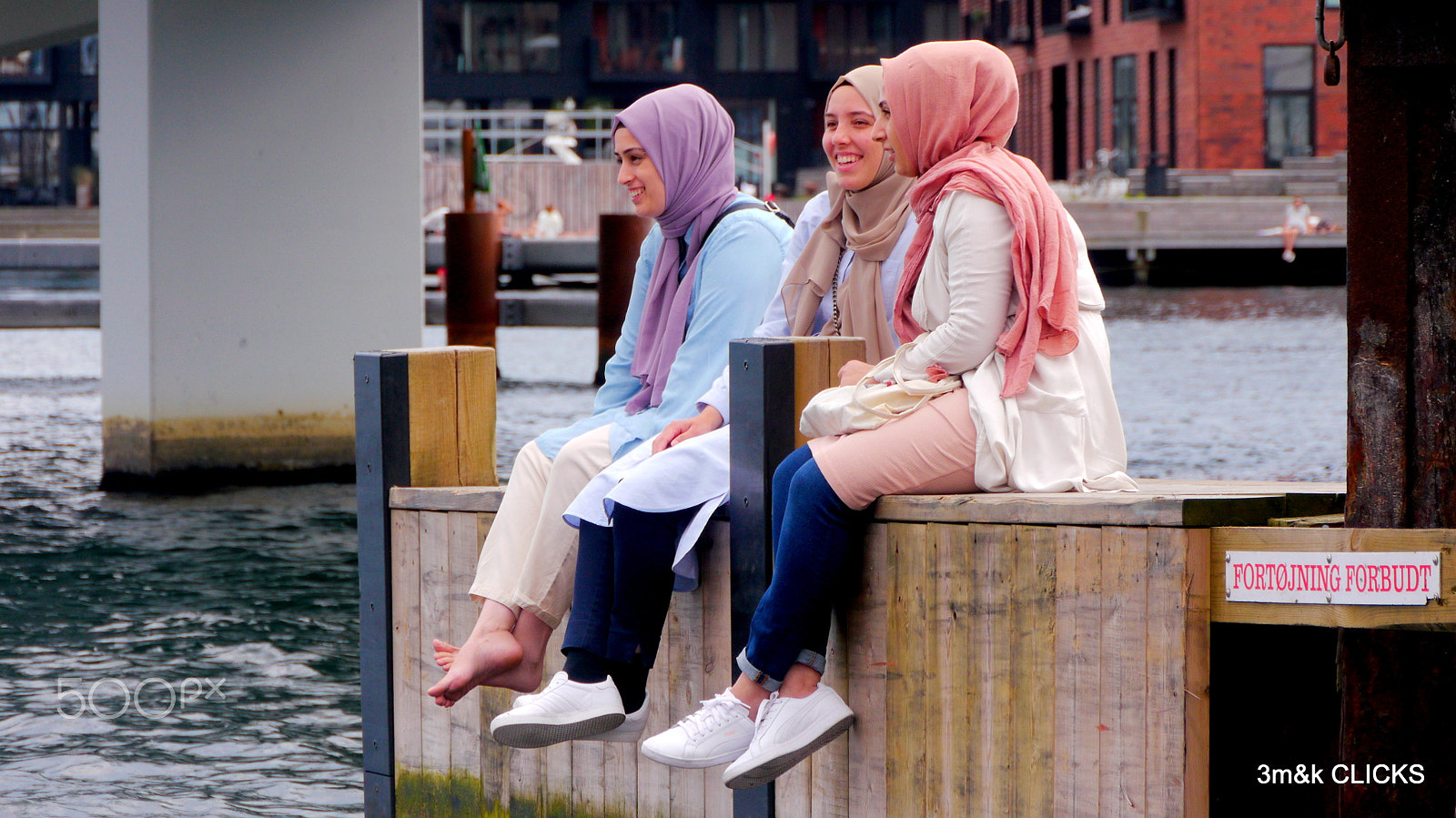 Panasonic Lumix DMC-GH2 sample photo. Friends... photography