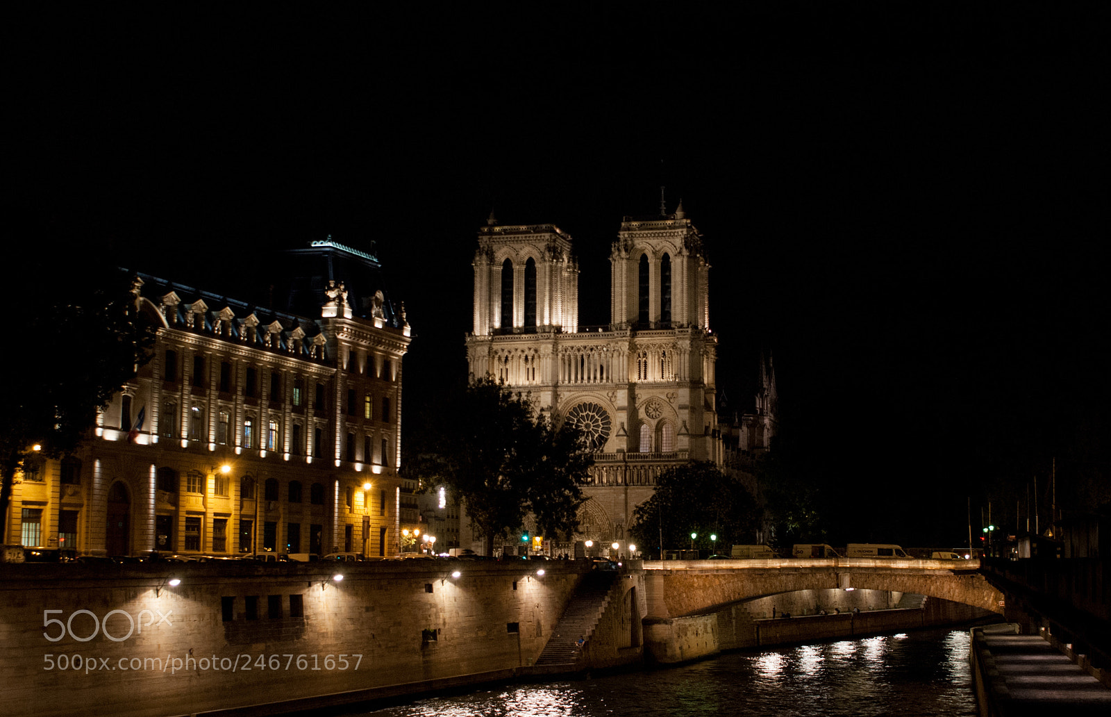 Sony Alpha DSLR-A300 sample photo. Notre dame by night photography