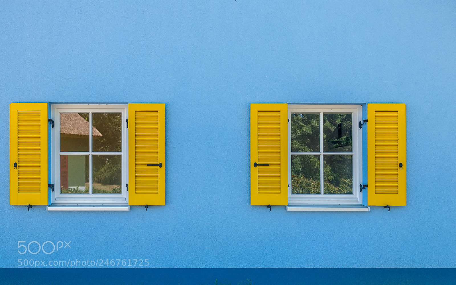Nikon D200 sample photo. Yellow windows photography