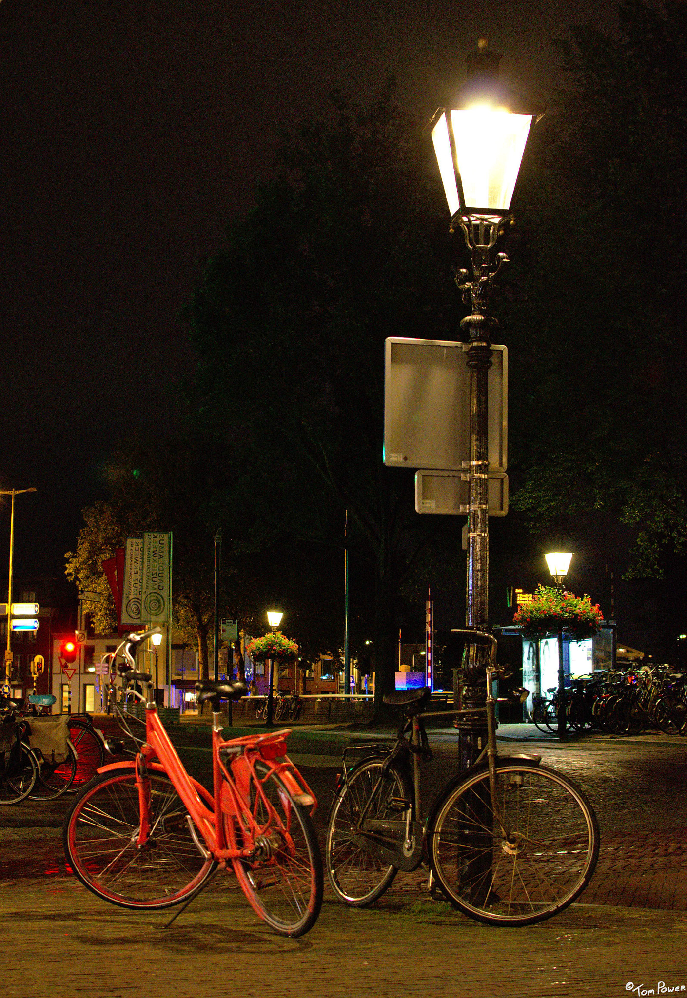 Nikon D7000 + Nikon AF-S DX Nikkor 35mm F1.8G sample photo. Utrecht at night photography