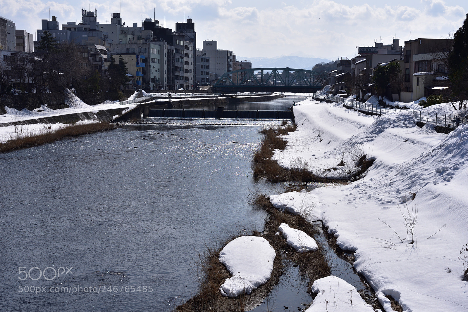 Nikon D750 + Nikon AF-S Nikkor 50mm F1.8G sample photo. 新橋から上流、犀川大橋を眺める 金沢犀川 photography