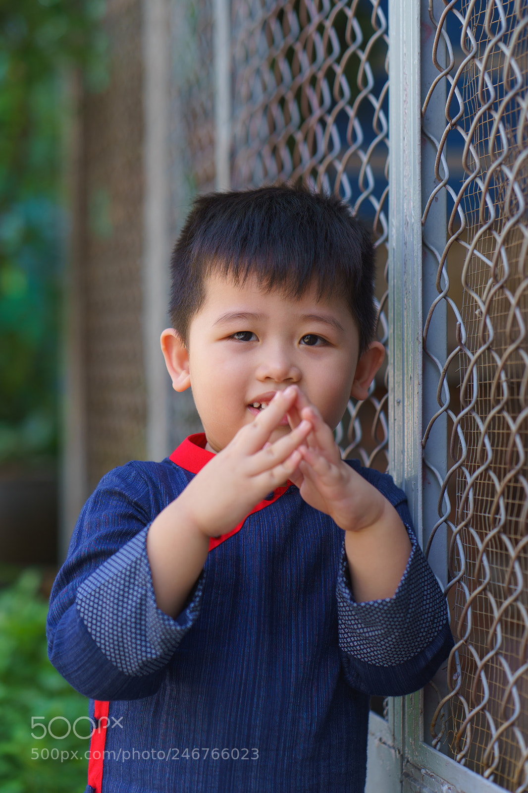 Sony a7 sample photo. Vietnamese kid in traditional photography