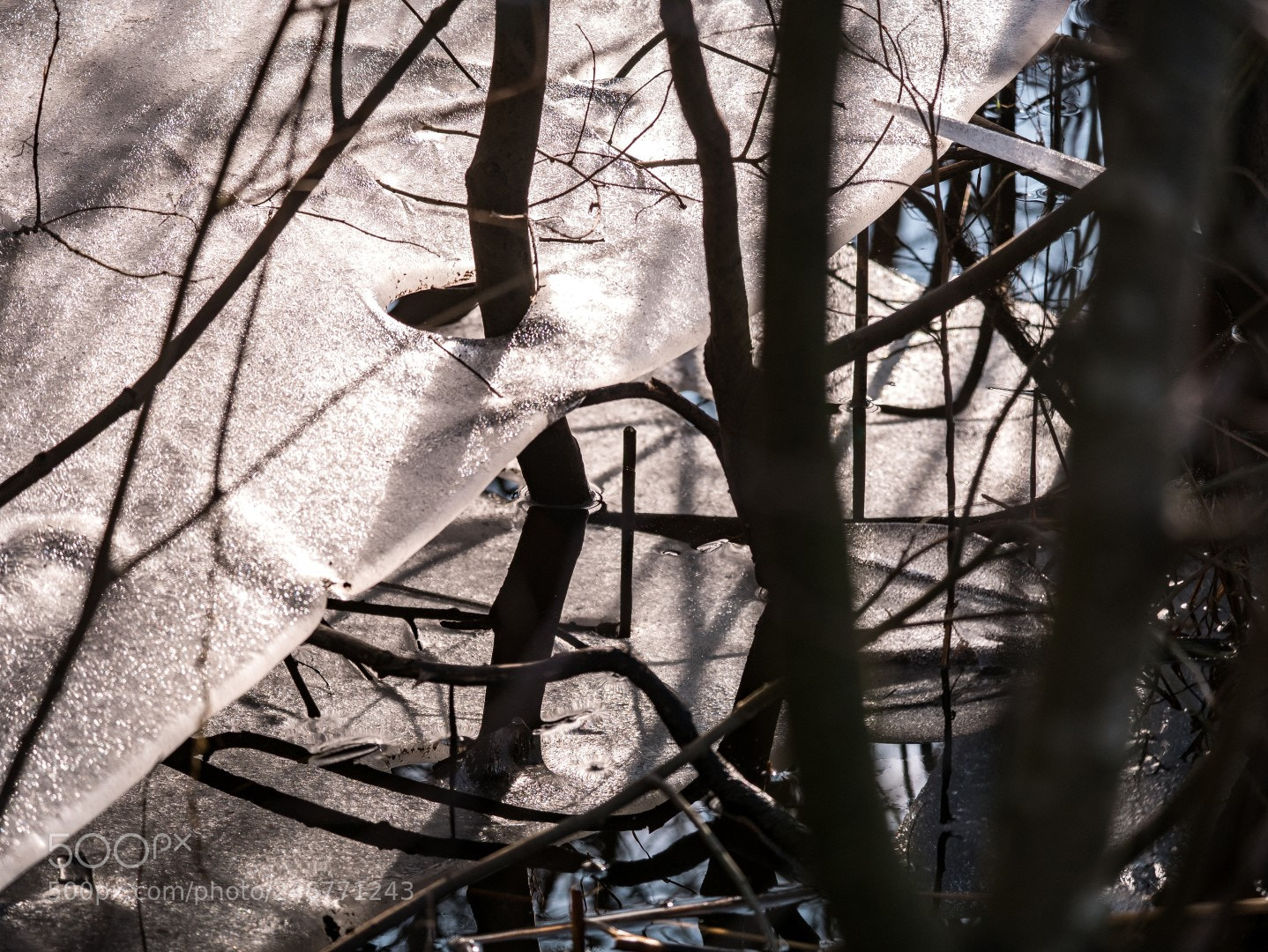 Panasonic Lumix DMC-GX85 (Lumix DMC-GX80 / Lumix DMC-GX7 Mark II) sample photo. Ice and sun photography
