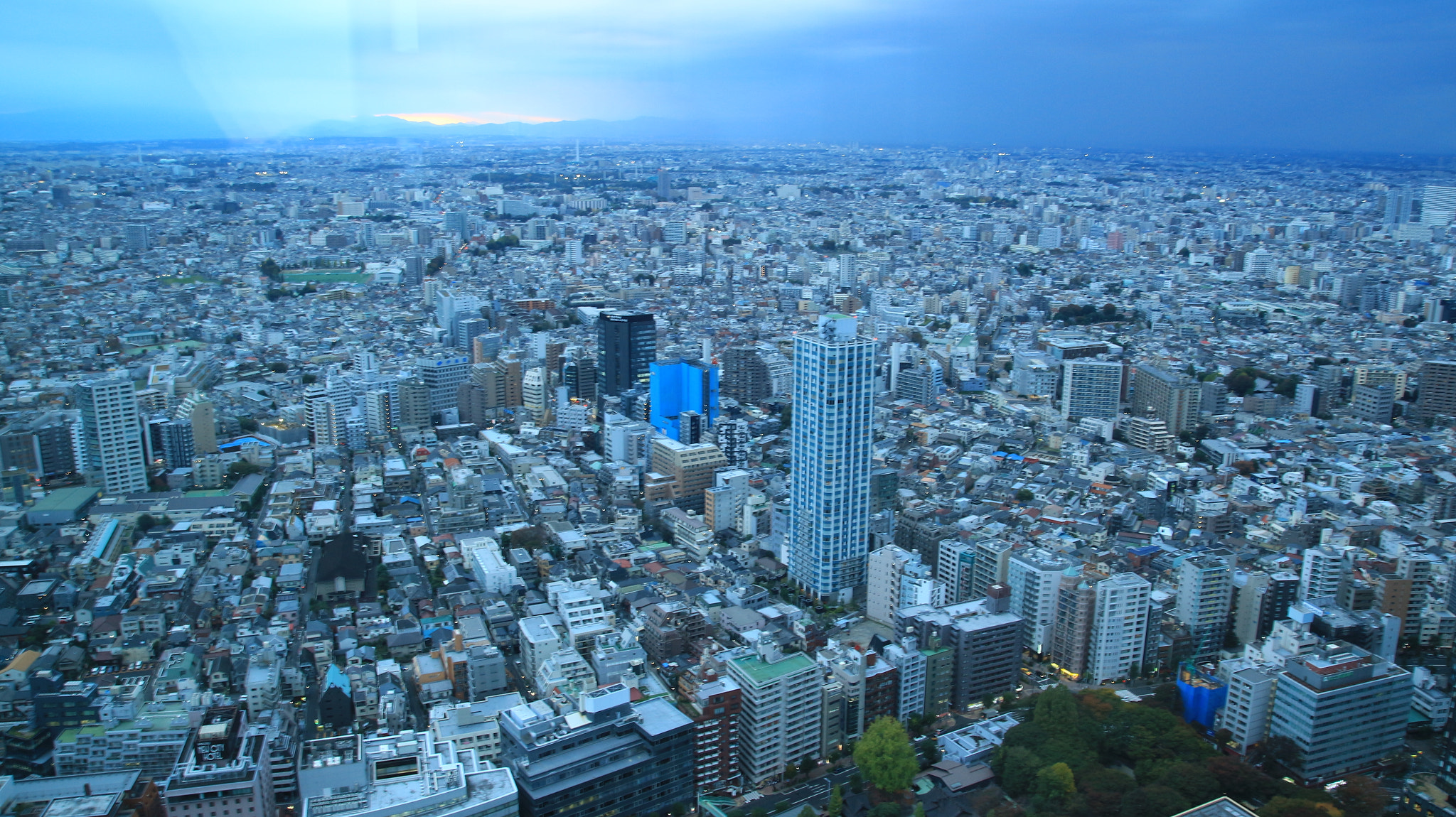Tamron SP AF 17-50mm F2.8 XR Di II LD Aspherical (IF) sample photo. Tokyo from the metropolitan transport building photography