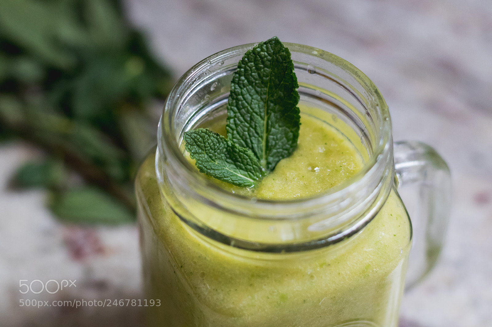 Canon EOS 7D Mark II sample photo. Healthy green homemade smoothie photography