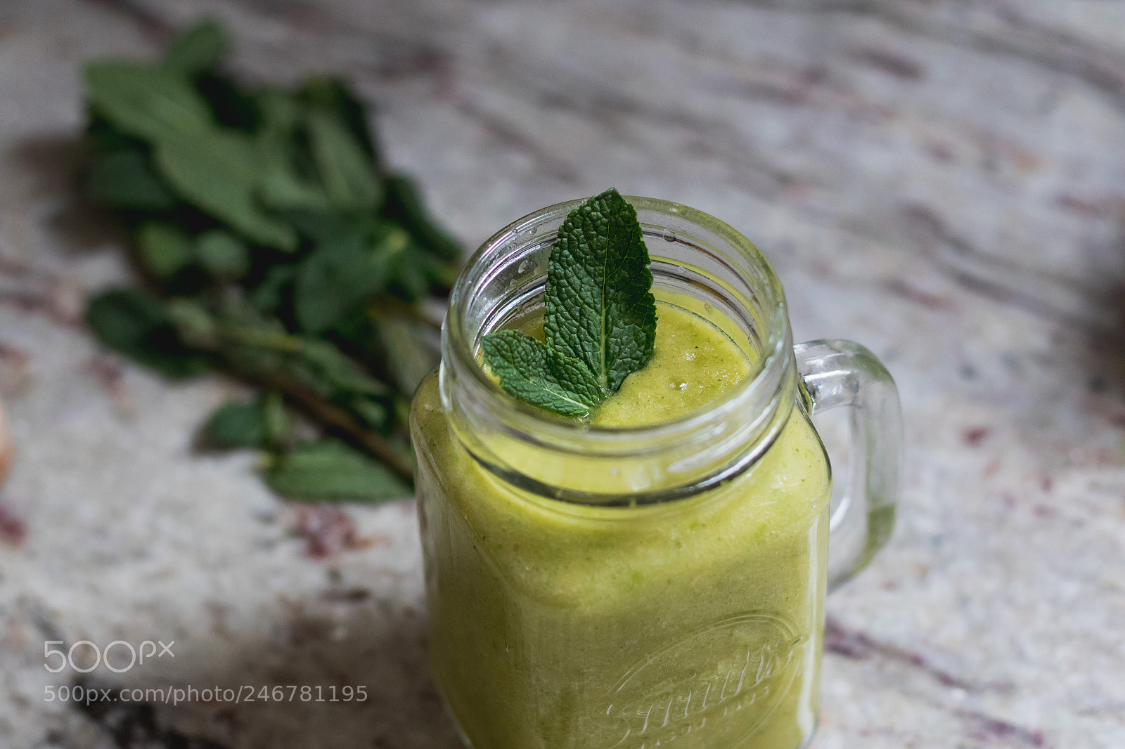 Canon EOS 7D Mark II sample photo. Healthy green homemade smoothie photography