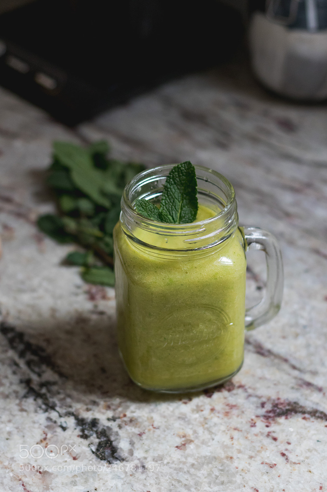 Canon EOS 7D Mark II sample photo. Healthy green homemade smoothie photography