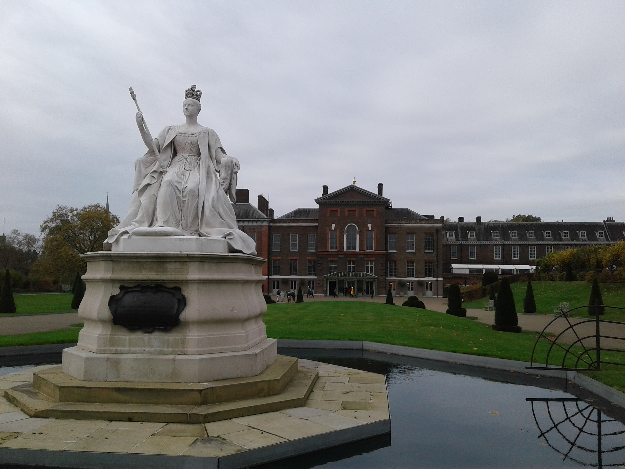 Samsung Galaxy J1(2016) sample photo. Kensington palace photography