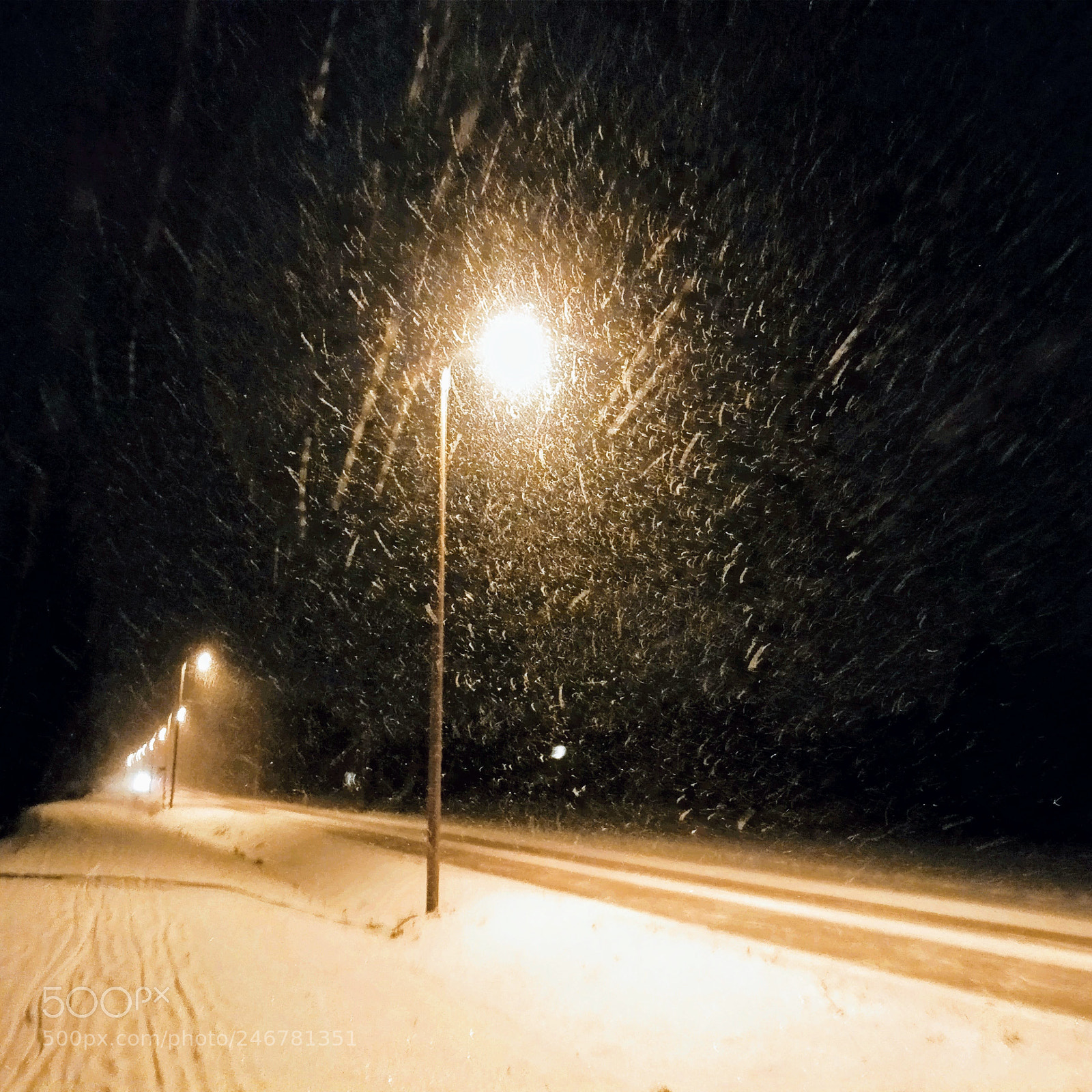 OnePlus 5 sample photo. Snowing photography