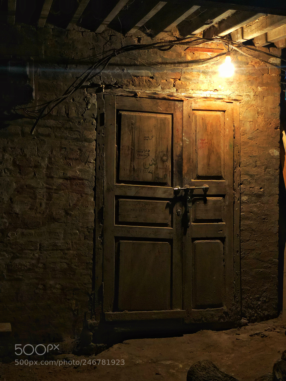 Apple iPhone X sample photo. Old door photography