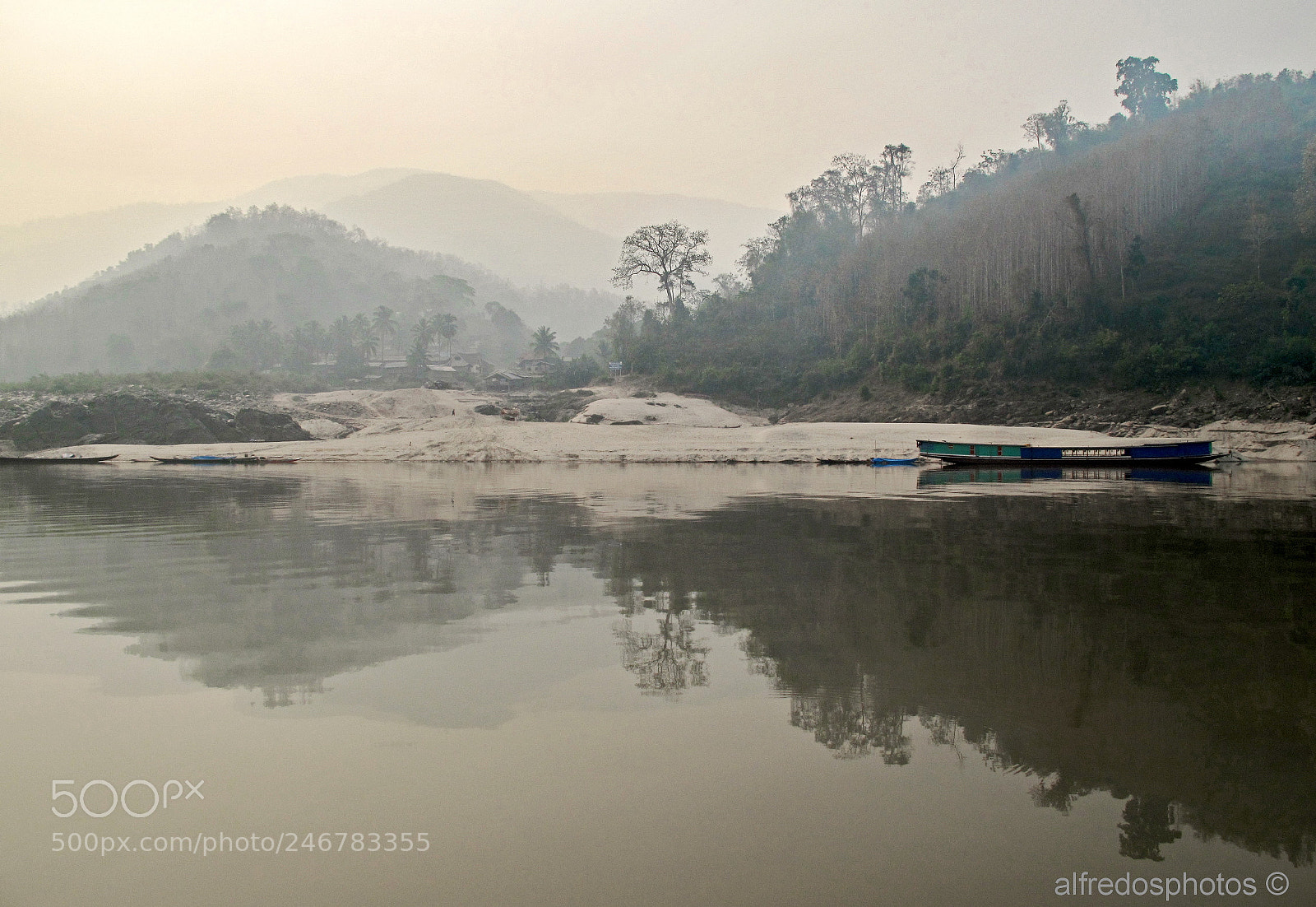 Canon PowerShot G10 sample photo. Morgennebel auf dem mekong photography