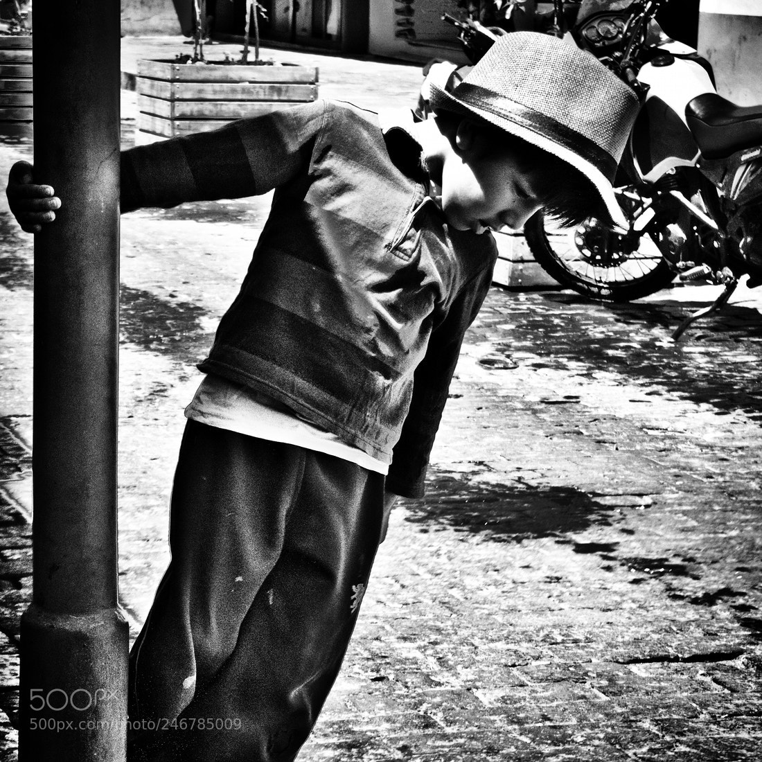 Nikon 1 J5 sample photo. Alone in the streets photography