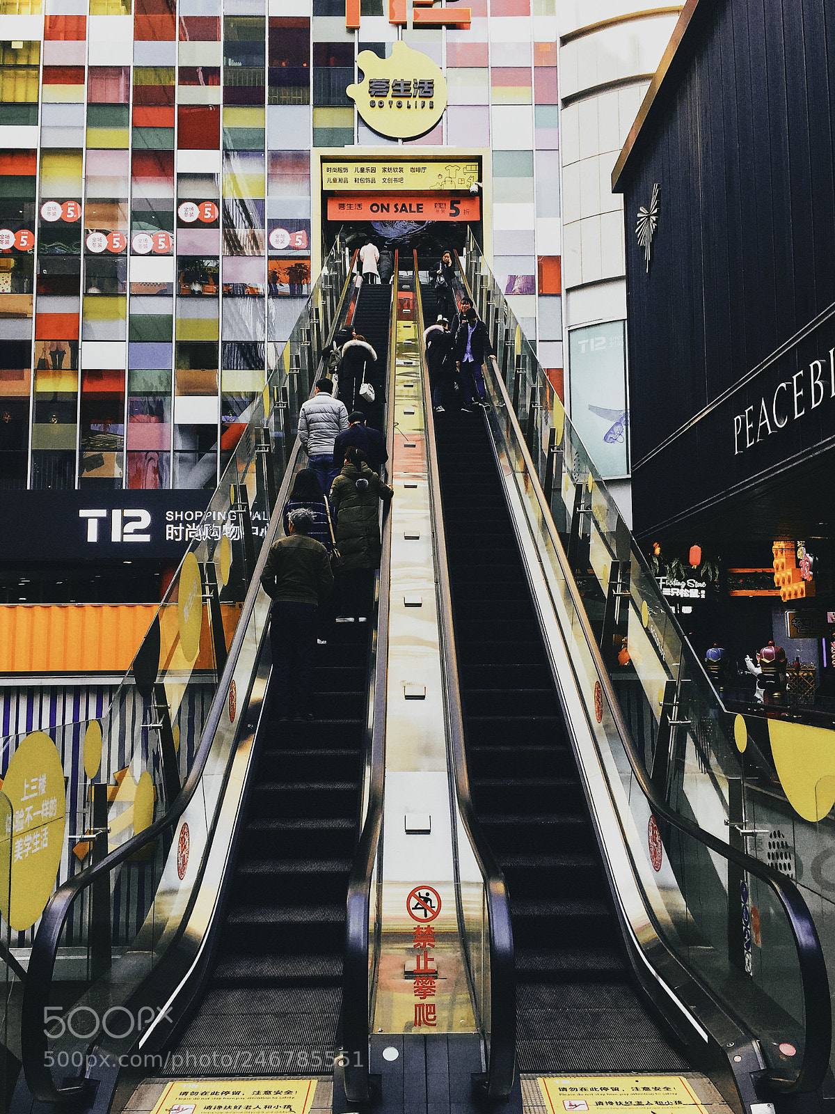 Apple iPhone 6 Plus sample photo. Street corner photography