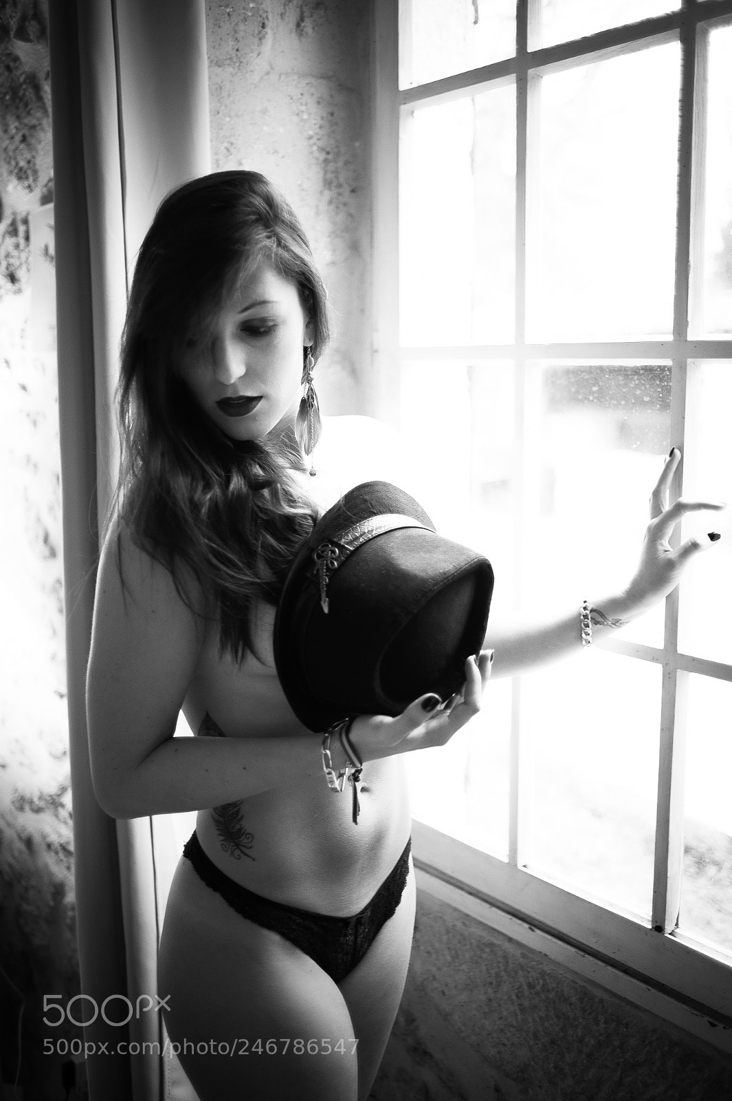 Nikon D4 sample photo. Hat pose : elodie : portrait photography